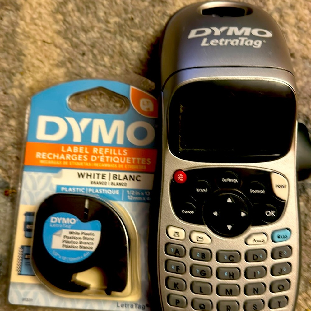 Label maker w/extra tape